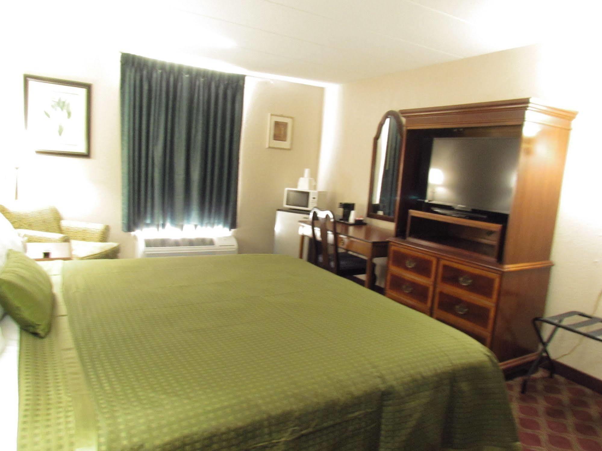 Days Inn & Suites By Wyndham Springfield Oh Dış mekan fotoğraf