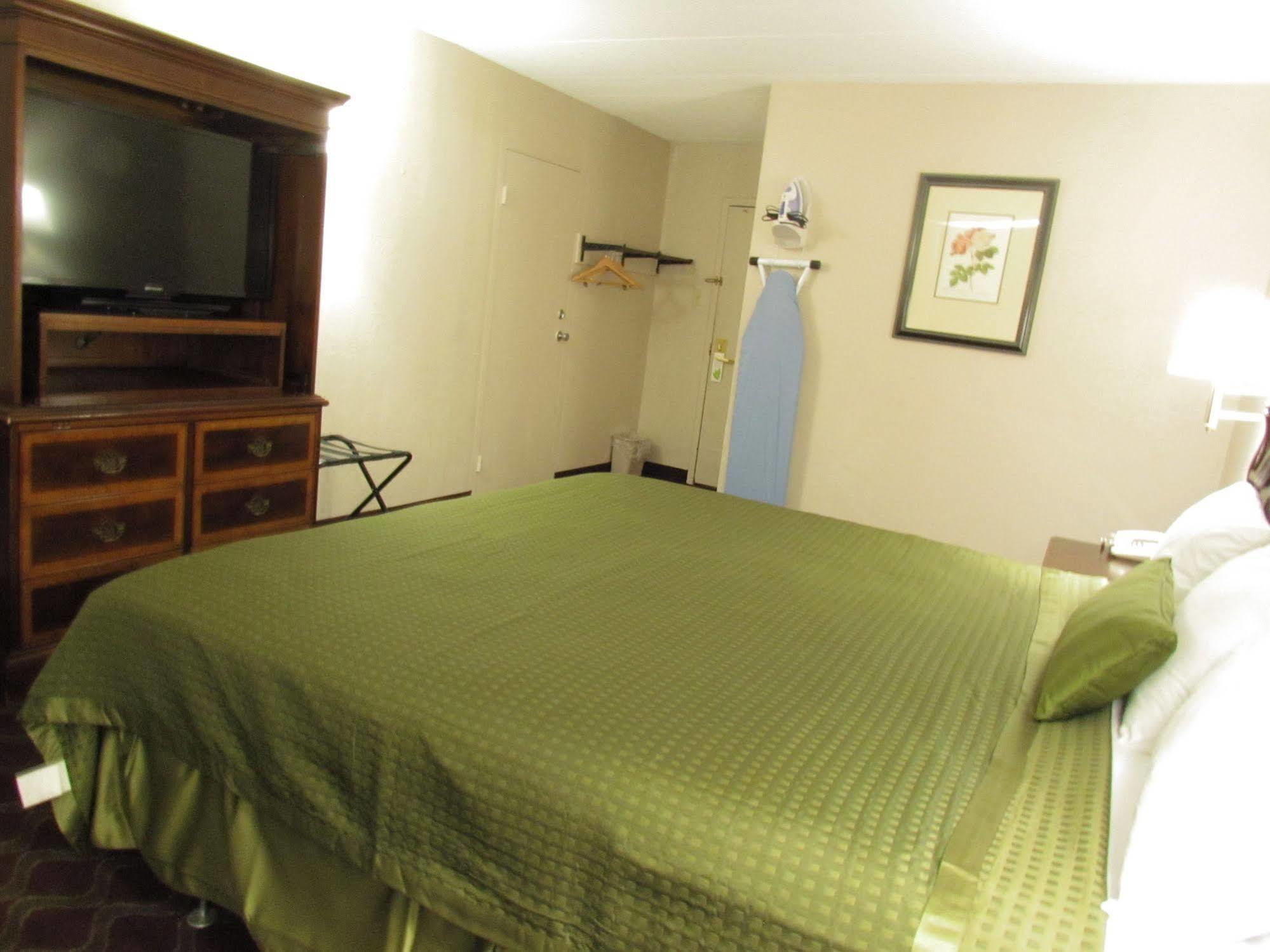 Days Inn & Suites By Wyndham Springfield Oh Dış mekan fotoğraf