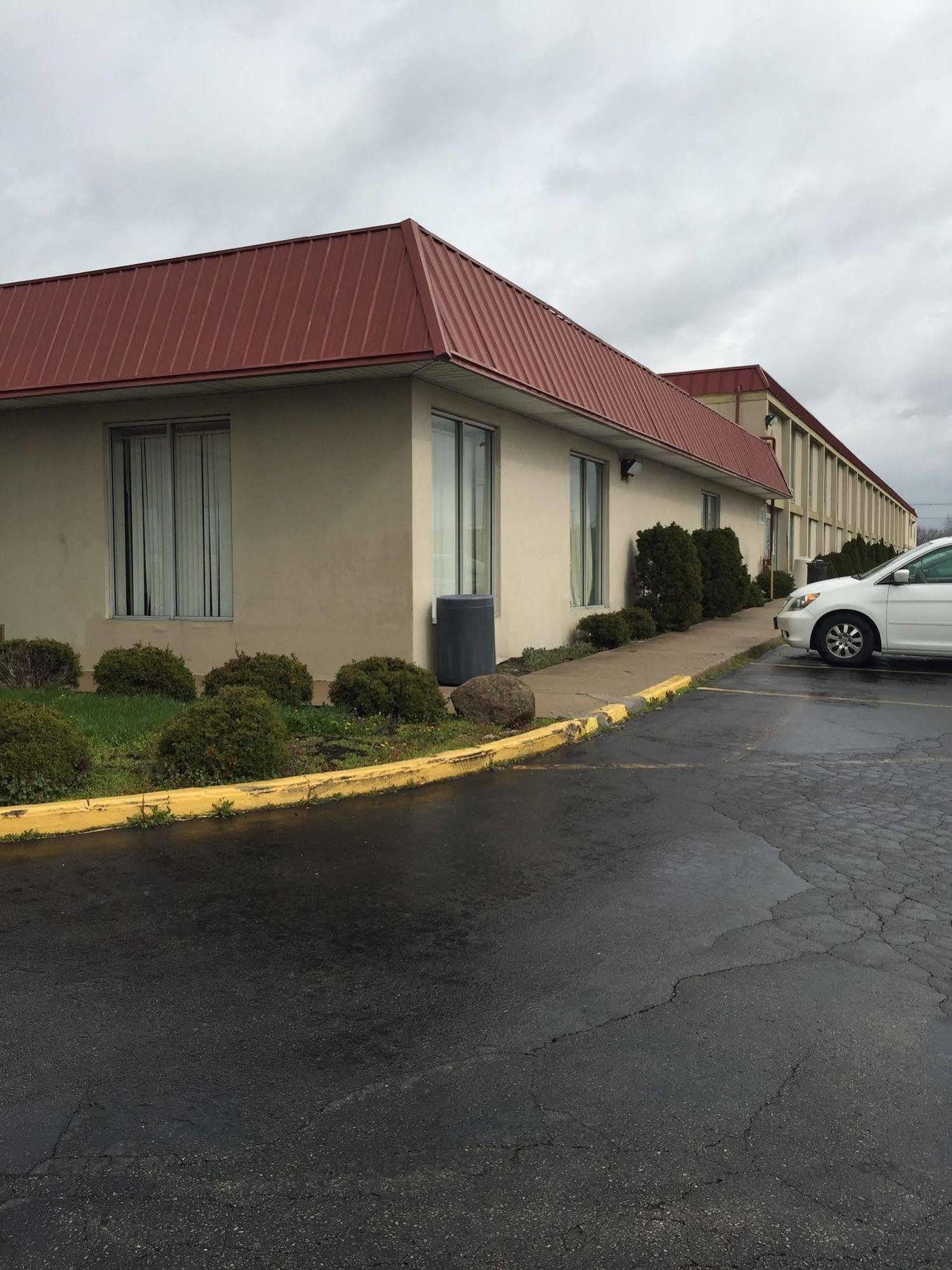 Days Inn & Suites By Wyndham Springfield Oh Dış mekan fotoğraf